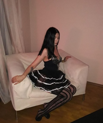 🌹 Со мной ты окунешься в мир наслаждения и настоящего блаженства. 😏 Я знаю, как доставить удовольствие и сделаю все возможное, чтобы каждая минута нашей встречи оставила неизгладимый след в твоей памяти. 💋 В моих объятиях ты забудешь обо всех проблемах и погрузишься в пучину удовольствия. попробуешь их однажды, ты захочешь обратиться ко мне снова. Мои фотографии говорят сами за себя - я сексуальная и соблазнительная. 😉 Живу в Москве и всегда готова встретиться с тобой в любом удобном месте. 💫 Мои услуги не оставят тебя равнодушным, ведь у меня есть всё для того, чтобы ты чувствовался по-настоящему желанным и удовлетворенным. 💦 Не сомневайся в своем выборе и доверься мне наслаждению, которое я умею дарить. Приведу тебя в экстаз и ты останешься доволен каждой нашей встречей! 🌟 Маргарита