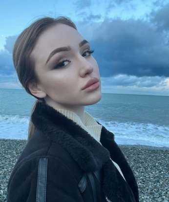 Нежность и опыт - это мои визитные карточки. Ты можешь быть уверен в том, что я сделаю все, чтобы ты почувствовался особенным. Я живу в Москве, городе страсти и возможностей. 🔥
Мои услуги настолько разнообразны, что просто нельзя перечислить их здесь. От классики до экзотики - я исполню все твои сокровенные желания. 🌟
На моих фото ты можешь увидеть, какая я - знойная, соблазнительная и игривая. Они наполнят твои фантазии энергией и страстью. 💋
Мои клиенты оставляют самые лестные отзывы о нашем времени вместе. Моя забота и внимание к каждой детали не оставят тебя равнодушным. Ведь для меня важно, чтобы ты получил истинное удовольствие. 💕
Не откладывай встречу на потом, забудь обо всем и окунись в мир наслаждения вместе со мной. Жду тебя в Москве, готовая доставить тебе незабываемые моменты. ✨ Ярослава